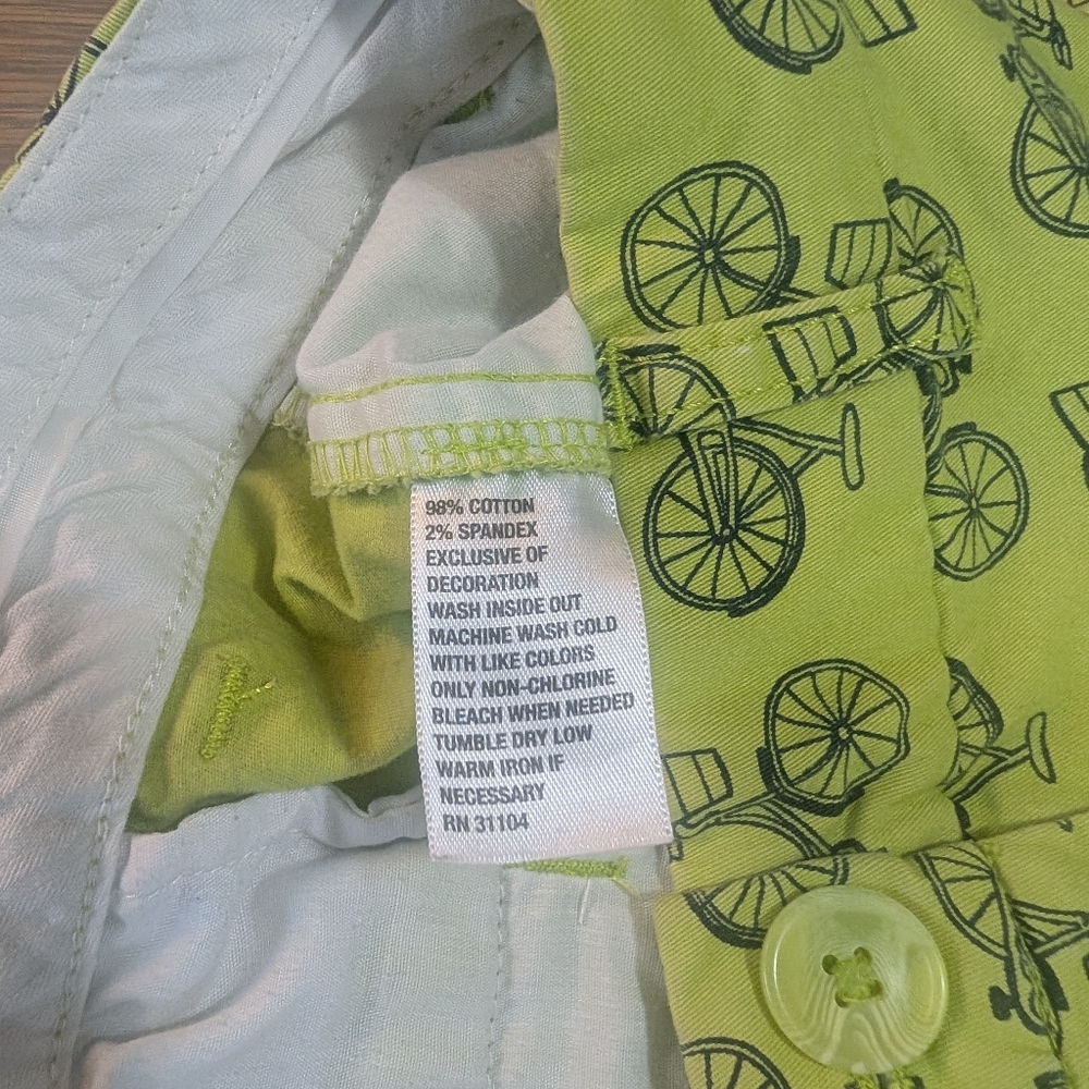 Crown & Ivy Green Bicycle Print Chino Shorts Women’s 8 Preppy Stretch Summer - Picture 3 of 8